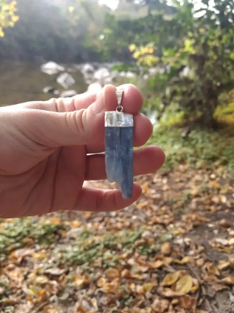 Dije Cianita Azul en Bruto